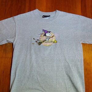 Peanuts  Snoopy Witch Flying‎ Broom Halloween embordered Graphic T Shirt Med